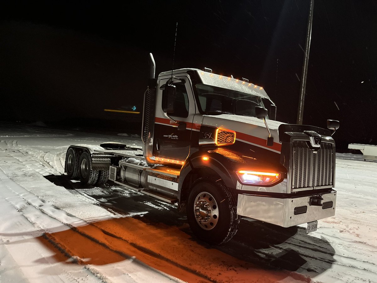 Bwags94's tweet image. This week is a  New #TruckTuesday as yesterday we received delivery of two New #49x Trucks with #DD16 engines 

And the Tractor has #DD12 auto assisted transmission 

Big thanks to #MarkBryan @premiertruckgrp and @WalingaInc for there hard work and collaboration on these units