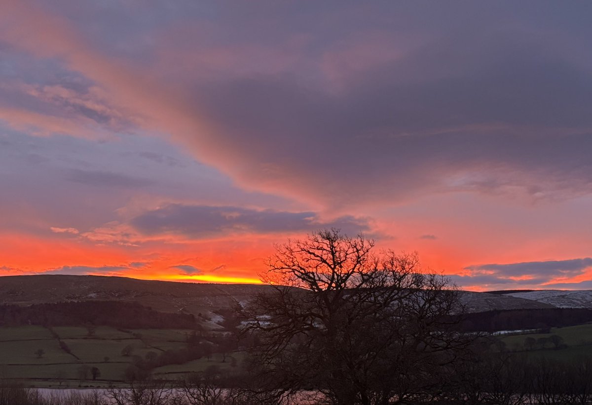 A wonderful morning view and connection to nature in Wales as I do a keynote on the outdoors and health at the Association of Heads of Outdoor Education Centres (AHOEC) national conference. Thank you <a href="/AHOECUK/">Association of Heads of Outdoor Education Centres</a> for the invitation! <a href="/LJMUPsychology/">LJMU Psychology</a> <a href="/LJMU_IHR/">LJMU Institute for Health Research</a>
