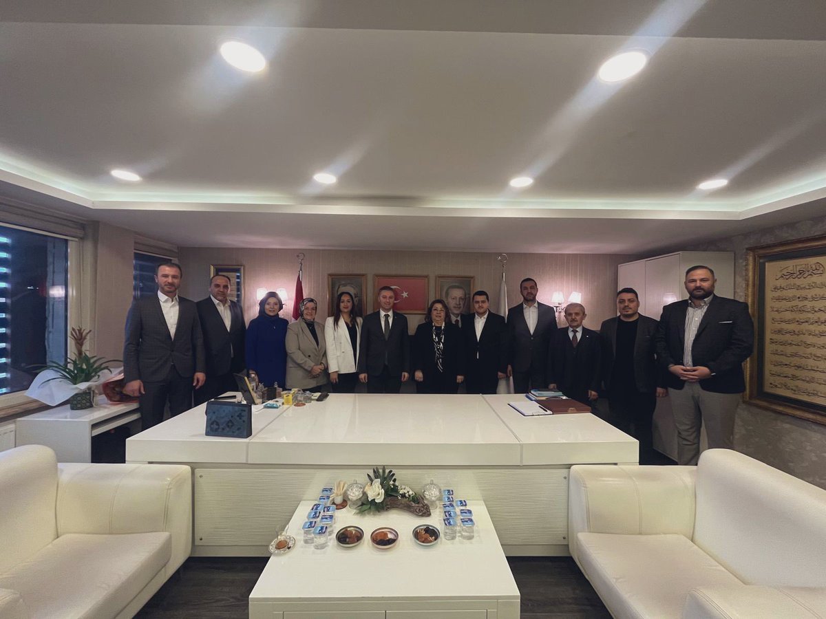 Tülin Mazlumoğlu Kestane 🇹🇷 (@tmazlumoglu) on Twitter photo Bakırköy İlçe Başkanımız Sn <a href="/AvAhmetKuran/">Av.AHMET FARUK KURAN</a> ve yönetimine hayırlı olsun ziyaretinde bulunduk. Kendisini ve tüm ekibini yürekten tebrik eder başarılar dileriz. <a href="/Akbakirkoy/">AK Parti Bakırköy</a> <a href="/akpartiistanbul/">AK Parti İstanbul</a> <a href="/osmannnurika/">Osman Nuri Kabaktepe</a> <a href="/abdullahozdemir/">Abdullah Özdemir</a> <a href="/erkankandemir/">Erkan Kandemir</a> Bakırköy İlçe Başkanımız Sn <a href="/AvAhmetKuran/">Av.AHMET FARUK KURAN</a> ve yönetimine hayırlı olsun ziyaretinde bulunduk. Kendisini ve tüm ekibini yürekten tebrik eder başarılar dileriz. <a href="/Akbakirkoy/">AK Parti Bakırköy</a> <a href="/akpartiistanbul/">AK Parti İstanbul</a> <a href="/osmannnurika/">Osman Nuri Kabaktepe</a> <a href="/abdullahozdemir/">Abdullah Özdemir</a> <a href="/erkankandemir/">Erkan Kandemir</a>