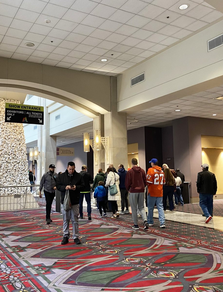 LiveBuzz tweet media