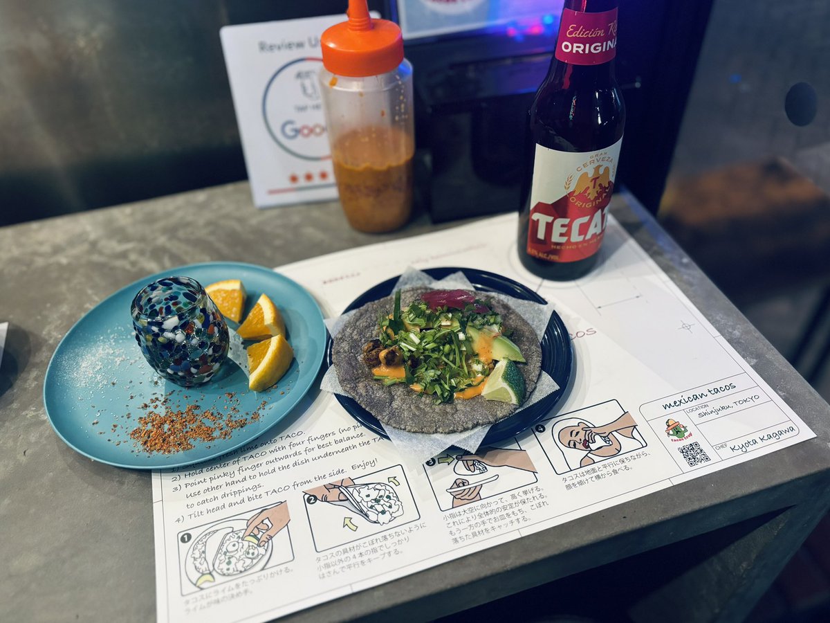majyokkorei's tweet photo. 新宿御苑 タコストラップ タコス500円より 本格メキシカンタコス。捏ねたばかりの生地で香りが最高にいい。ポークカルニータス、都内で食べたもので一番うまいまである！独創的で華やかなトッピングは食べても美味しい。メスカルを使ったカクテルに感動した。魔法のフライドポテトは必ず頼んだ方がいい https://t.co/JgLqRFaAJj