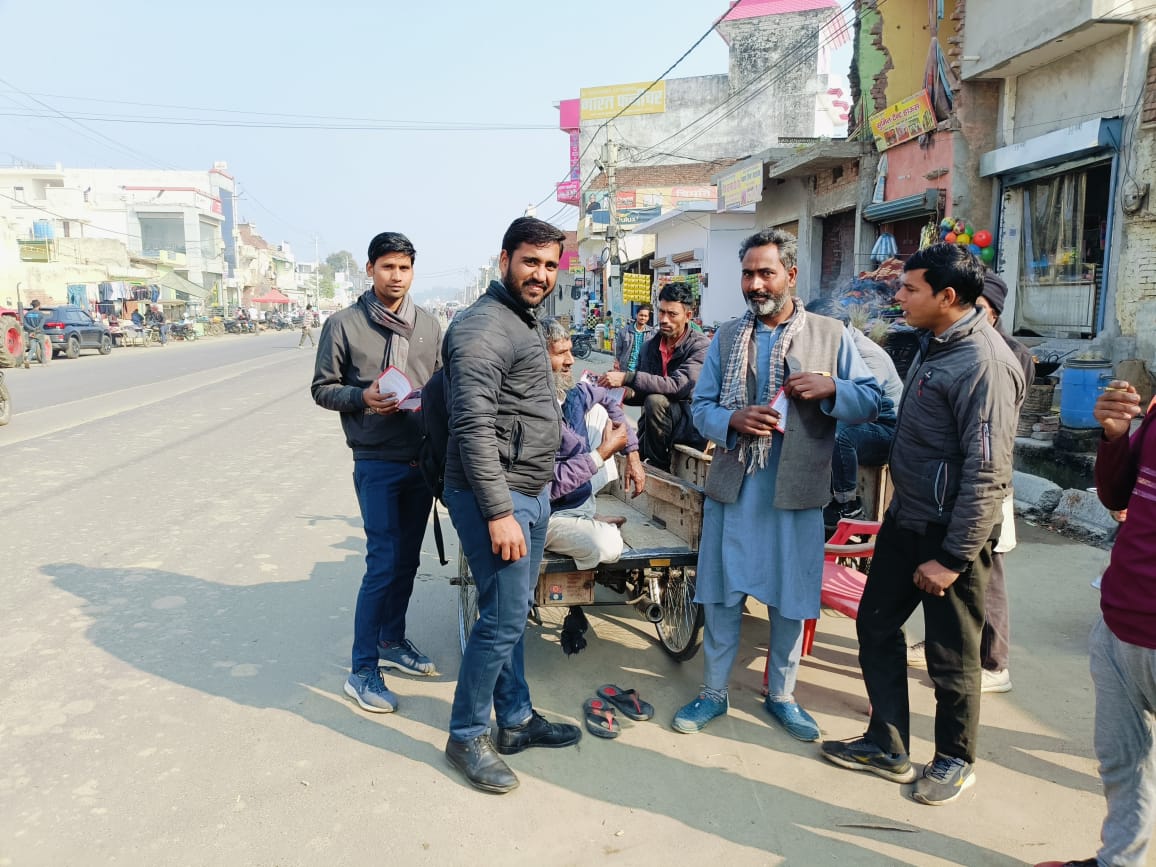 KumarKopin's tweet photo. रेडा चालक,निर्माण श्रमिक मजदूरों के साथ चर्चा कि मजदूरी करने पर मजदूरी देने से इंकार करता है तो IPC की धारा 406 में जेल का प्रावधान है। श्रमिक न्यायालय, उपभोक्ता न्यायालय  में केस दर्ज कराना होगा।
@DmMuzaffarnagar @sndeep @C9Khalid 
@ManvikaShivhare https://t.co/IW7z1ygEU7