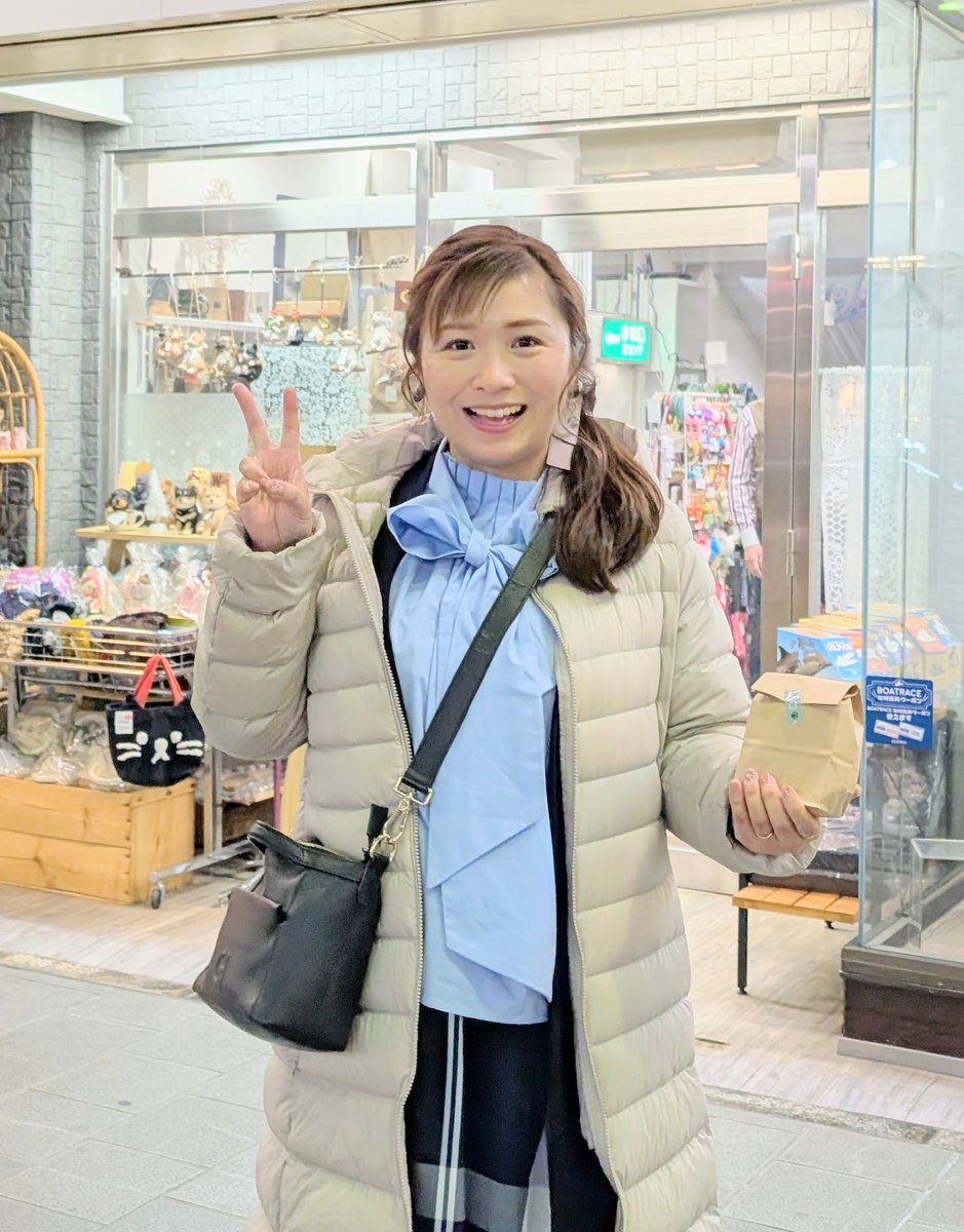 K_Yujirockmovie's tweet photo. mix中継終わりに関谷さんにご挨拶をしてきました☺️
お帰りの忙しい中で丁寧に対応ありがとうございました😊
なっちゃんのSNSの者でした🤣
#関谷名加
#tysテレビ山口アナウンサー
#tysmix
#NOICHI https://t.co/YsFsIfwUC9
