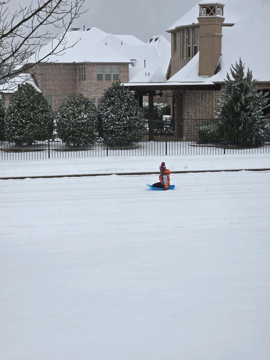 JamHRconsulting's tweet photo. What do you do if your employees cannot get to work? Do you have bad weather clauses in your Contracts or a policy? #hr https://t.co/RGxGbmsN4G