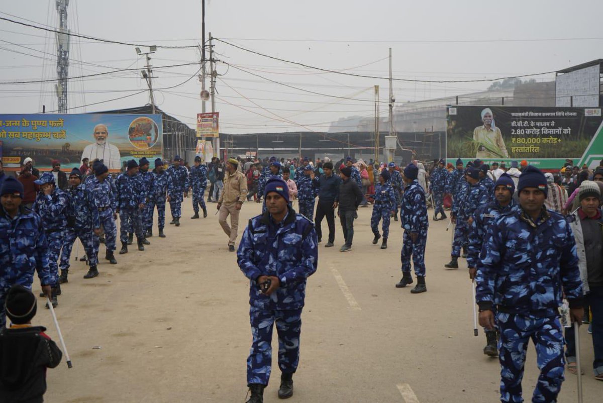 आध्यात्मिकता व संस्कृति के महासमागम "महाकुंभ" के  दौरान सतर्कता, सजगता एवं निष्ठापूर्वक अपने कर्तव्यपथ  पर तैनात होकर श्रद्धालुओं की सुरक्षा और सुविधा सुनिश्चित करते @91bn #RAF #CRPFIndia के  कार्मिक।
#Mahakumbh
#kumbhmela2025prayagraj