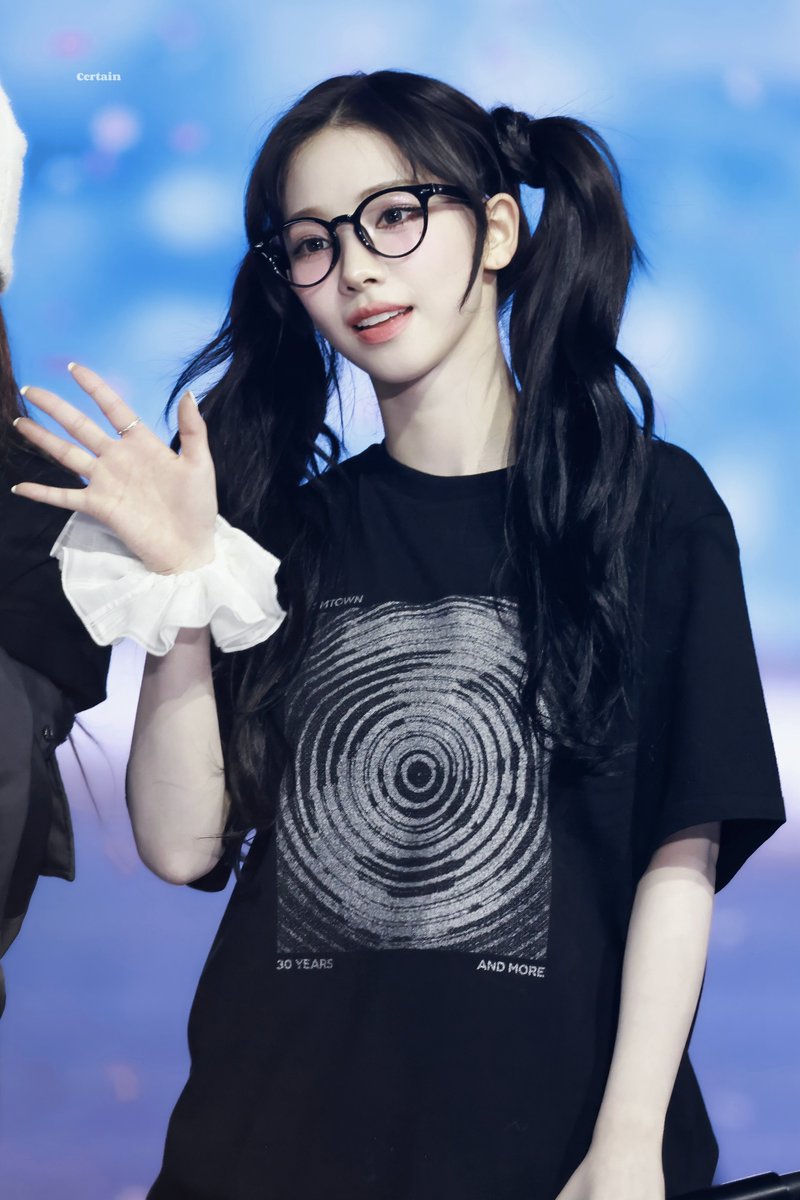 250112

#aespa #에스파 #KARINA #카리나