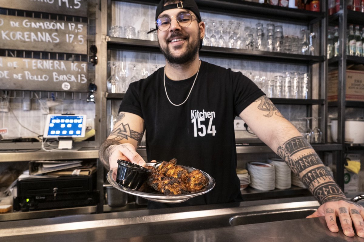 💥Satay de pollo a la brasa en Noviciado💥

Sí, lo de una carta diferente en cada garito sigue (y seguirá) y no sólo va a cambiar algo en la de Conde; en Noviciado también va a haber un plato nuevo la semana que viene.