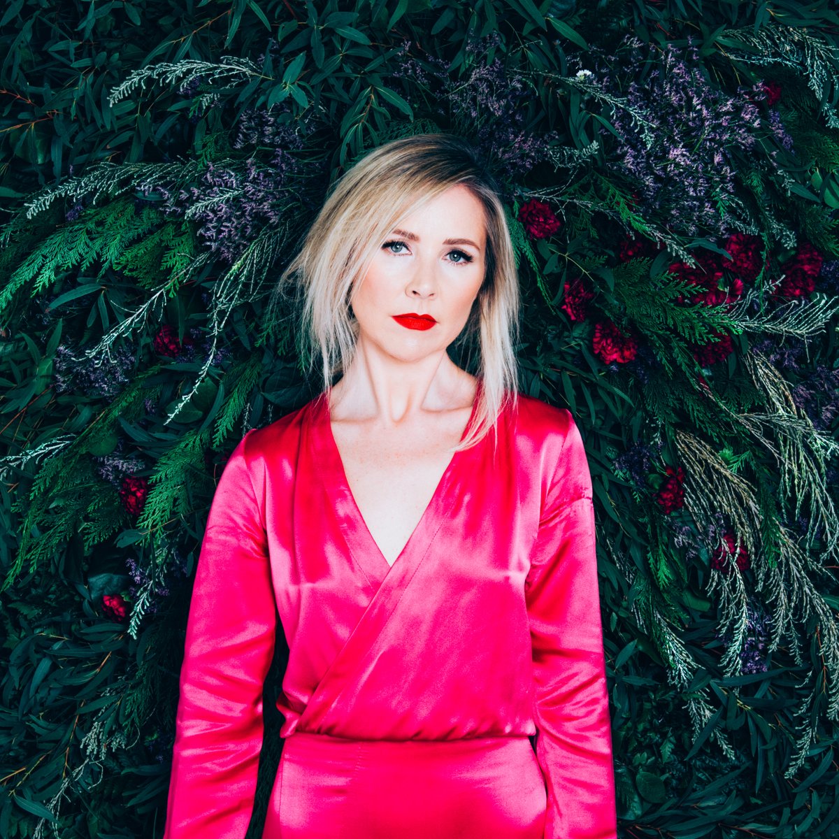 I've been looking back at some editorial shoots that I've loved from the last few years and I think I see a theme.... 🪴🌱🌿😂 
Who doesn't love plants 😍 
I'm in Ireland for the next week while and would love to shoot more ostentatious Portraits of beautiful souls.