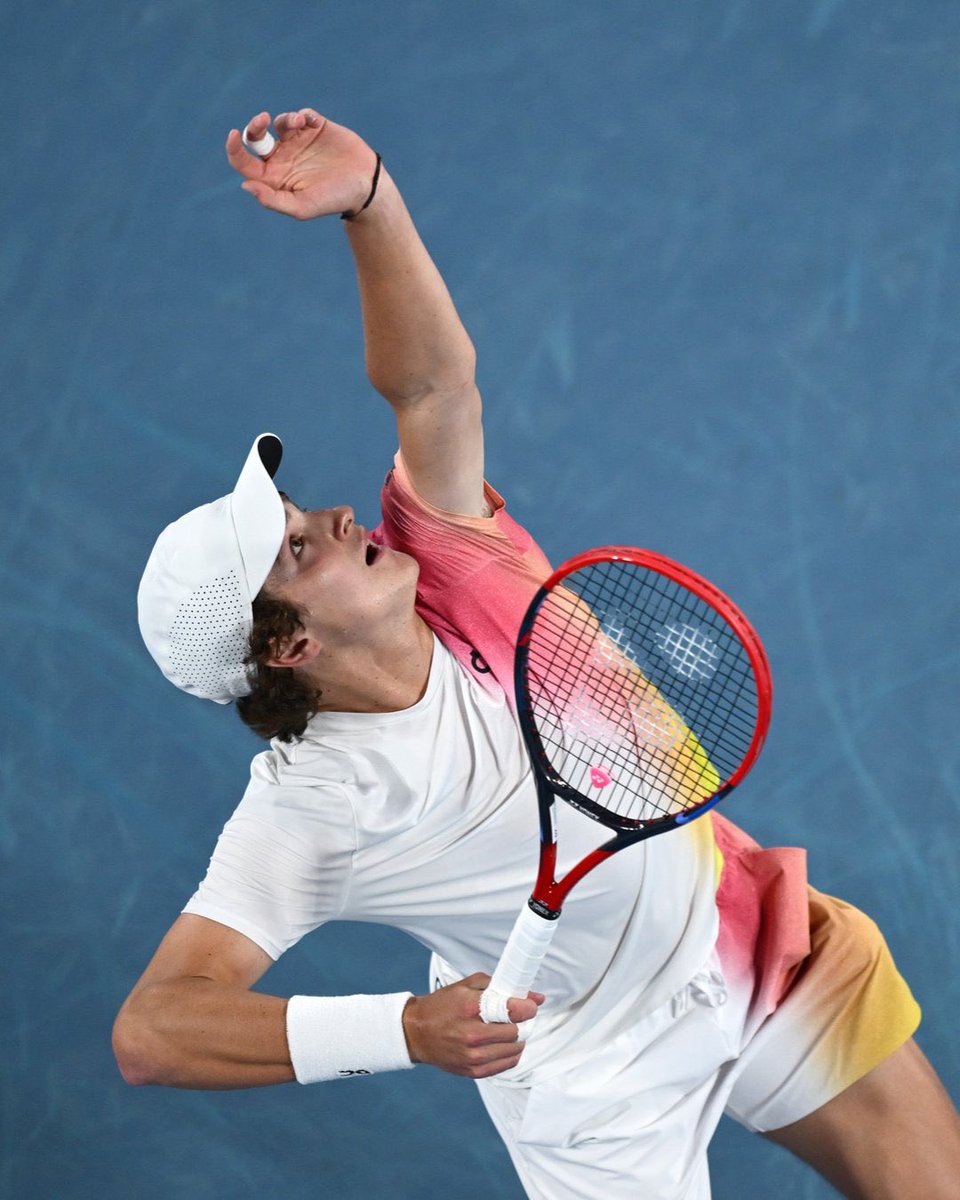 mundodotenispod's tweet photo. JOÃO FONSECA ABSURDO DO ABSURDO

7/6 6/3 7/6 SOBRE ANDREY RUBLEV

QUE ATUAÇÃO ABSURDA

MAGISTRAL

HISTÓRICA https://t.co/ZXUhz5XAXA