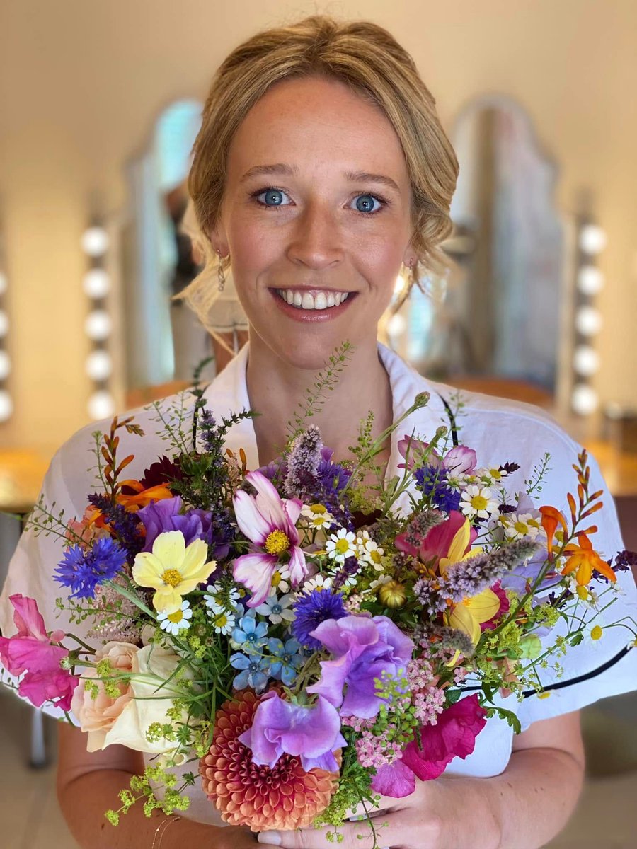 The Complete Wedding Directory tweet media