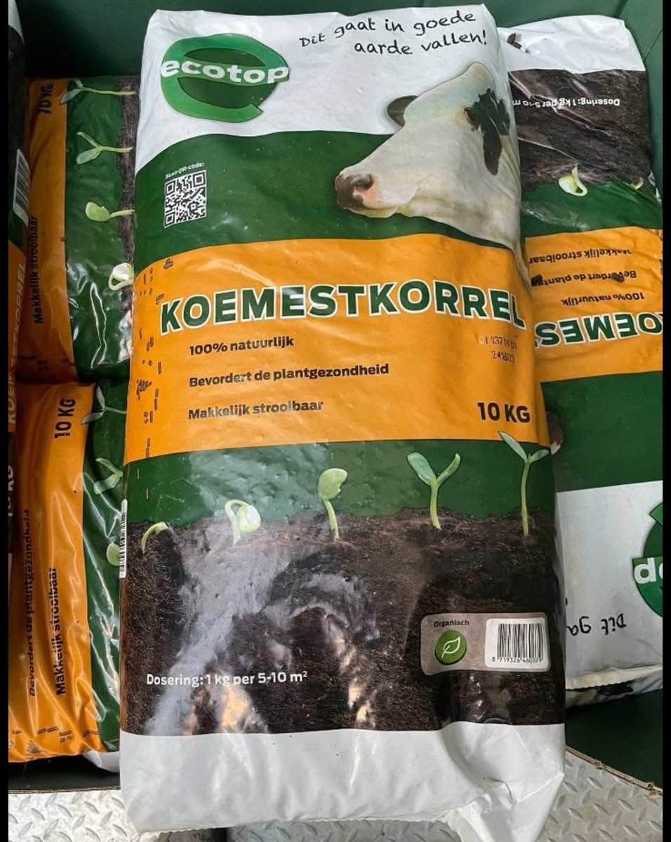 FDF_Nederland's tweet photo. Twee schepen #koemest in een zak wordt bij Intratuin verkocht voor 10 euro, of 10 kg gedroogde #drijfmest voor 15 euro. Ondertussen wordt verteld dat we een #mest probleem hebben. Wie is er gek? De consument neemt het mee voor de eigen tuin of de moestuin, voor de plantjes. https://t.co/3eGbEIPTtE