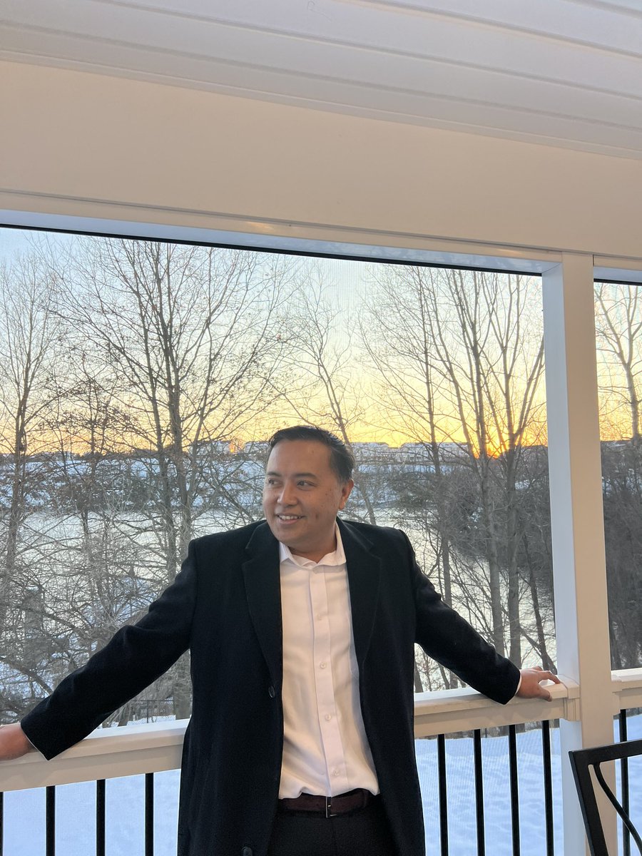 BruceSumendap's tweet photo. This house offers a stunning view of a serene lake and breathtaking sunsets. However, the chill in the air keeps me indoors—I’ve had my fill of winter. https://t.co/Q0Uykrx7Ht