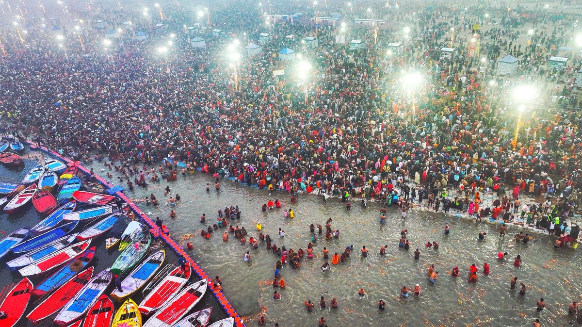 Anilsin_Bjp's tweet photo. महाकुंभ में भक्ति और अध्यात्म का अद्भुत संगम!  

#MahaKumbh2025 https://t.co/UGaIQqYAYJ