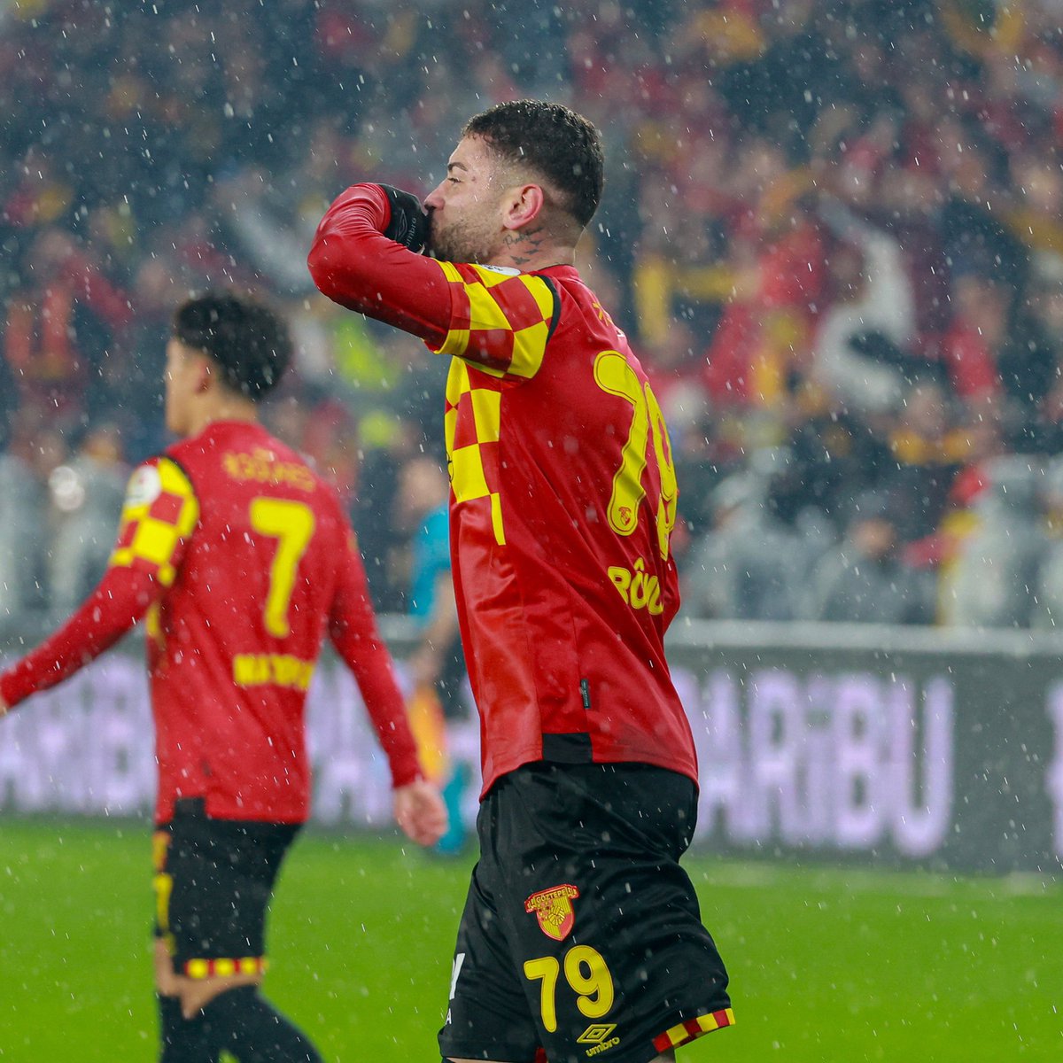 Forvet alacaksan bunu alacaksın.

Rômulo José Cardoso da Cruz 🌟