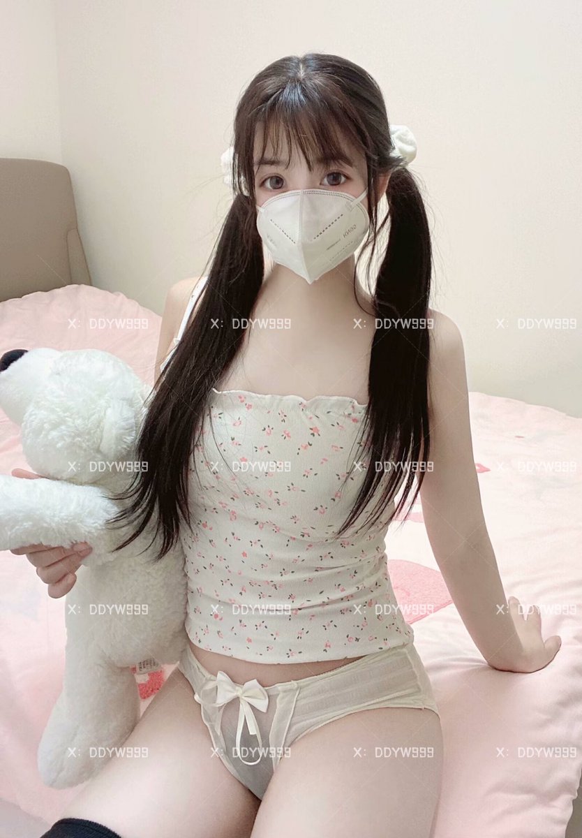 DDYW999's tweet photo. 好久没有抽奖啦 继续来一波福利
参与条件 👉🏻点赞评论转发关注 👈🏻
随机抽几个哥哥送
奖品1⃣️圣水
        2⃣️内内
        3⃣️袜袜
        4⃣️吊带
        5⃣️原味小零食
        6⃣️小皮鞋
#原味 #原味福利 ！ https://t.co/wk7XgtYwDc