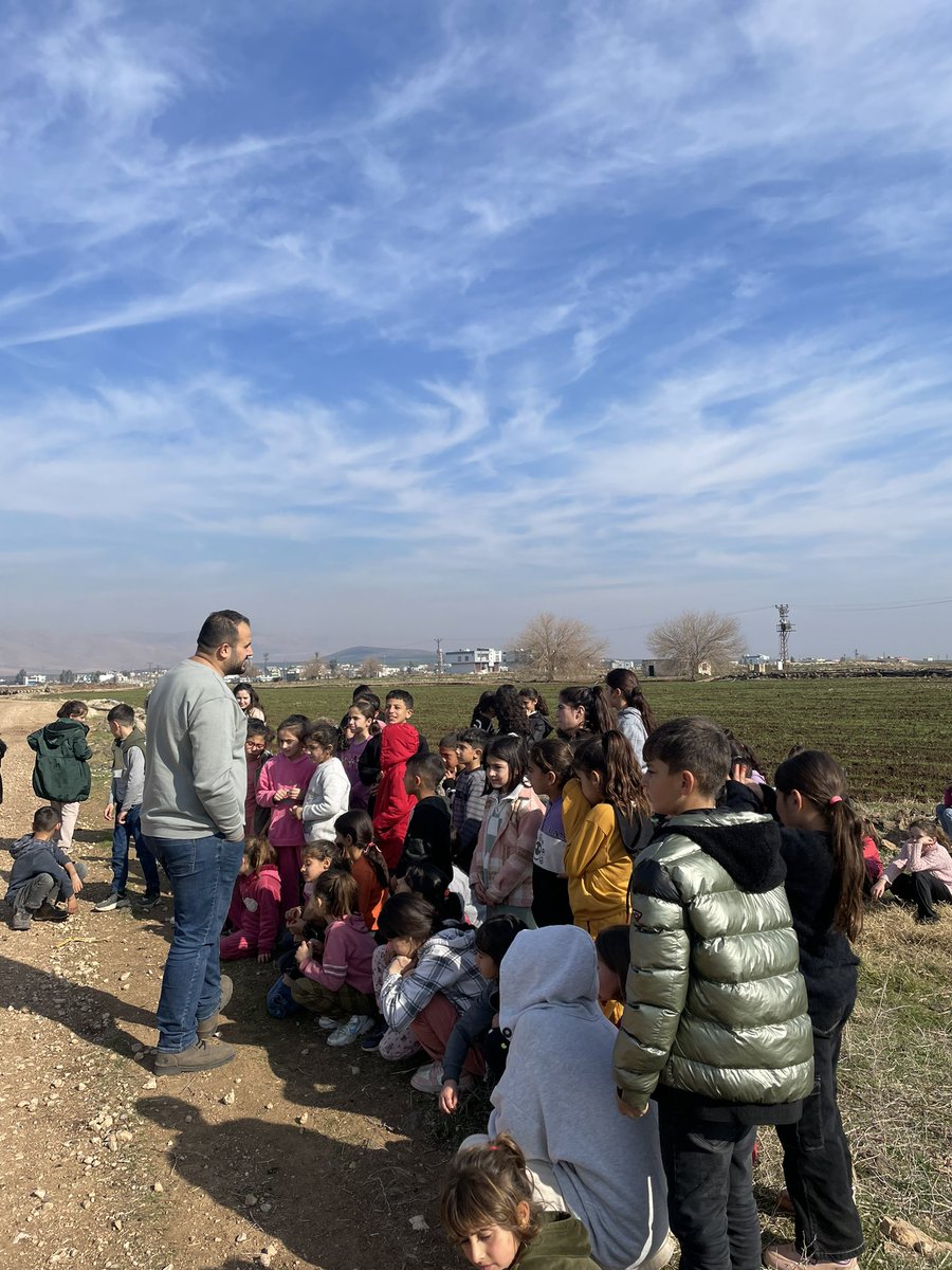 Kovanlisamsung's tweet photo. 1.dönem sonu doğa yürüyüşü etkinliğinizden kareler…
Doğada yürüyüş yaparak gözlemlerimiz üzerine öğrencilerle konuştuk, sorunlara çözümler düşündük.
@tcmeb 
@Yusuf__Tekin 
@mardinilmem 
@ali_eyyupkoca 
@derikmem47 
@MstfaKAHRAMAN 
@SuleymnAKIN 
@makdag47 https://t.co/niXS38xccD