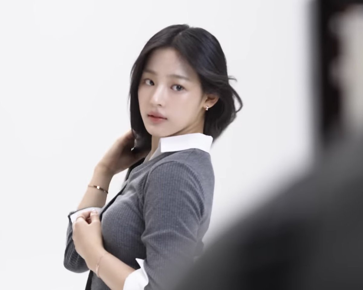 minjigallery's tweet image. WOAH