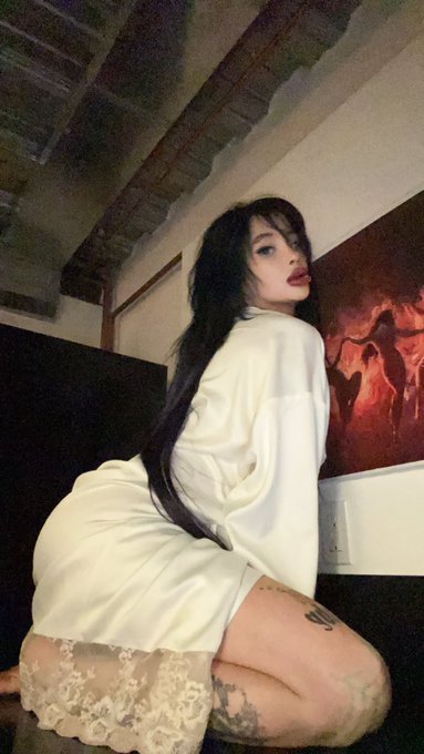 Watch zombrii 🤍's leaked NSFW photo on TwXstars