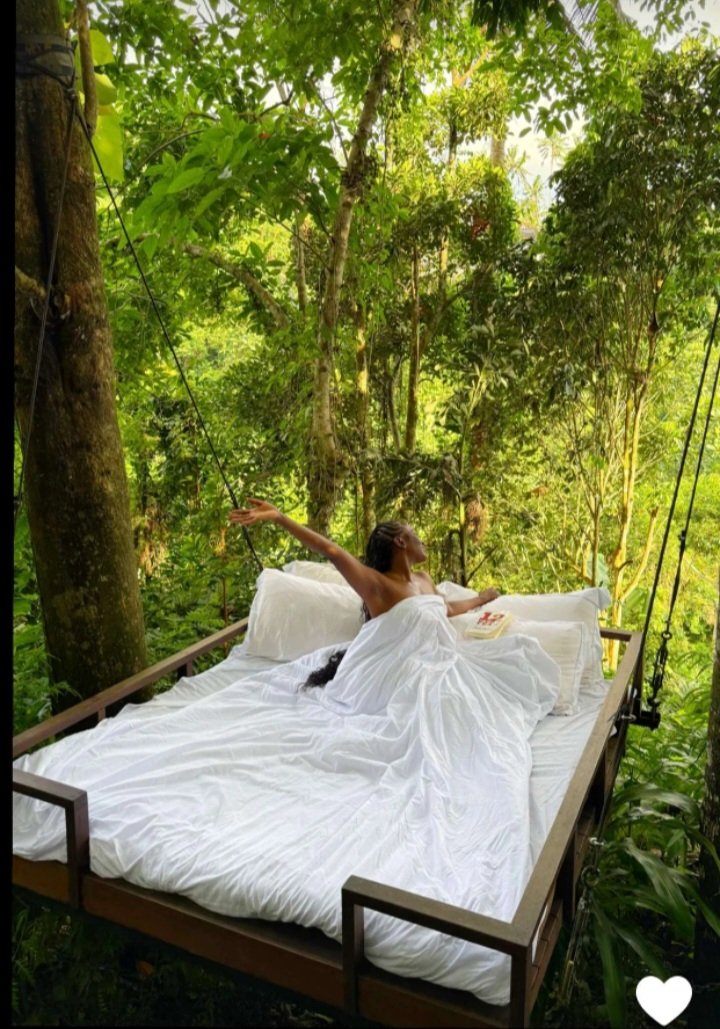 Nobody choplife like this <a href="/Ms_DSF/">Dorcas Shola Fapson</a> 

Enjoyment wan wound am for Bali 🥰😍