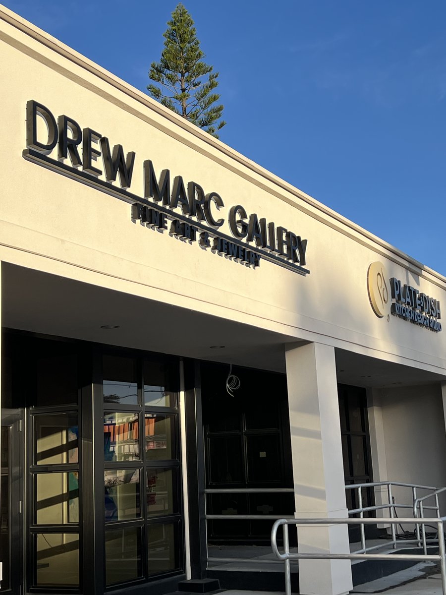 RamosCompanies's tweet photo. Congratulations to Andrew and Drewmarc Gallery on the grand opening in the newly completed Dakota Workspaces building at 2409 S MacDill!!

#RamosCompanies #ConstructionExcellence #GrandOpening #DakotaWorkspaces https://t.co/RzfqnxVA4G