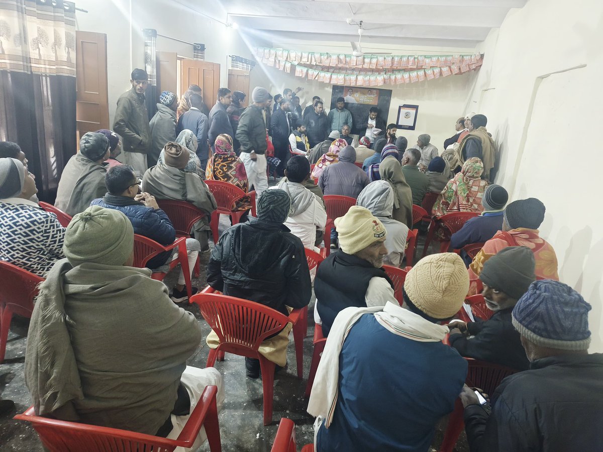 bbhavyabishnoi's tweet photo. 2/2 आज आदमपुर के गांव ढाणी सीसवाल व काबरेल में कार्यकर्ताओं से रूबरू हुआ और उनकी समस्याओं का समाधान करने का प्रयास किया। साथ ही अपनों के सुख-दुख में शामिल हुआ। #Adampur https://t.co/mWpMLgwy0B