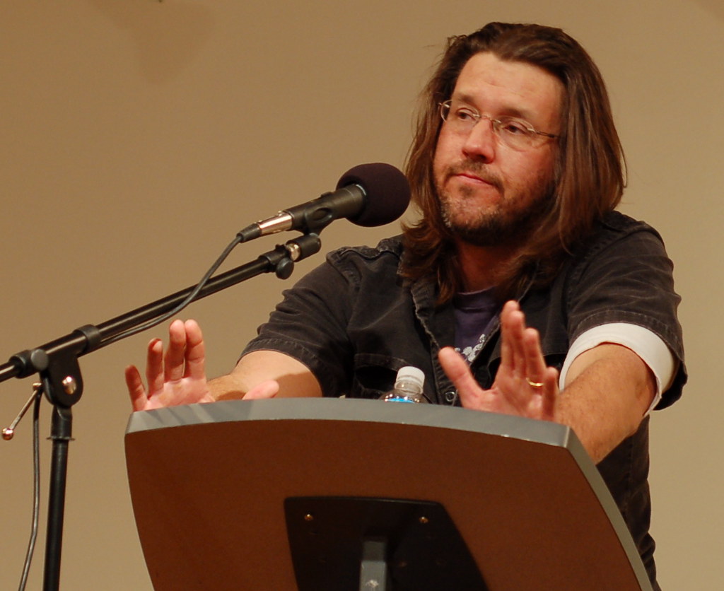 VocesdeLibros's tweet photo. "Te importará muy poco lo que los demás piensen de ti cuando te des cuenta de lo poco que piensan en ti"

David Foster Wallace https://t.co/YR7GwHFMrQ