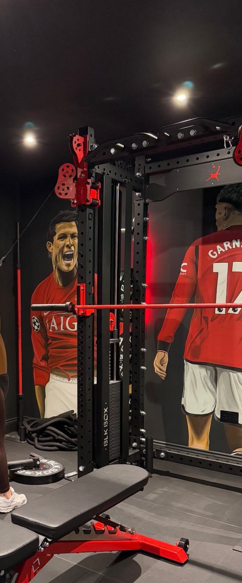 CR7Brasil's tweet photo. A PAREDE DA ACADEMIA DO GARNACHO

PQP! https://t.co/6ZnNYhfYiP