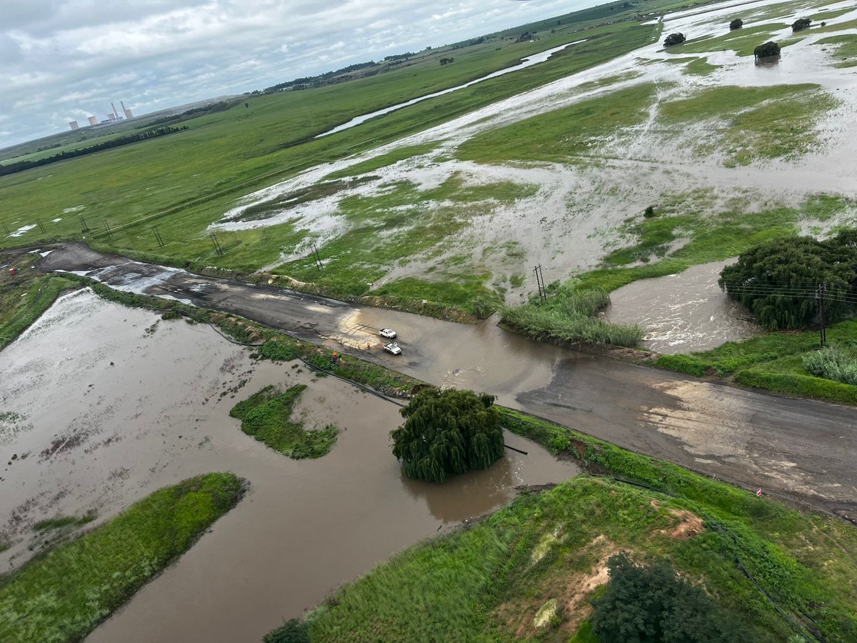 Fidelity_Secure's tweet photo. Fidelity Airwing rescued two Fidelity guarding officers trapped in Seriti Kriel due to heavy rain, yesterday demonstrating a commitment to safety during times of need.
#Fidelity #Kriel #FidelityHeroes #TogetherWeAreStronger #safetyfirst #FidelityServiceGroup #WeAreFidelity https://t.co/g6vCxY9wXq