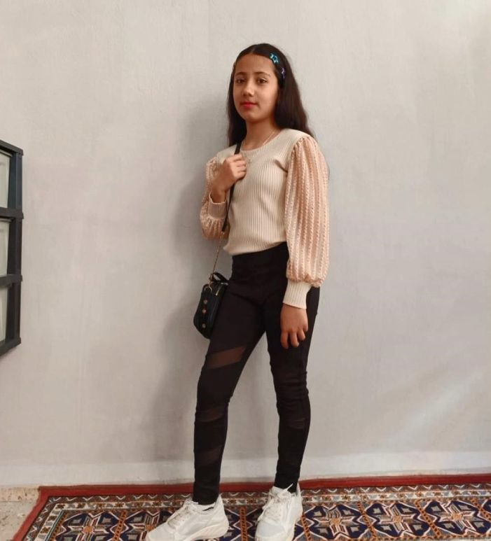 Dün gece bir katliam yaşandı. Fotoğraftaki kız çocuğu 12 yaşında ve kafası taşla ezilerek öldürüldü. 5 yaşındaki kardeşi ise öldürülmek üzereyken elektikçi katil kaçtı. Bağcılar katliamını içeren o korkunç flood'u okuyun. Çünkü gündem dahi olmadı. Anne idam istedi. Yaşananlar..