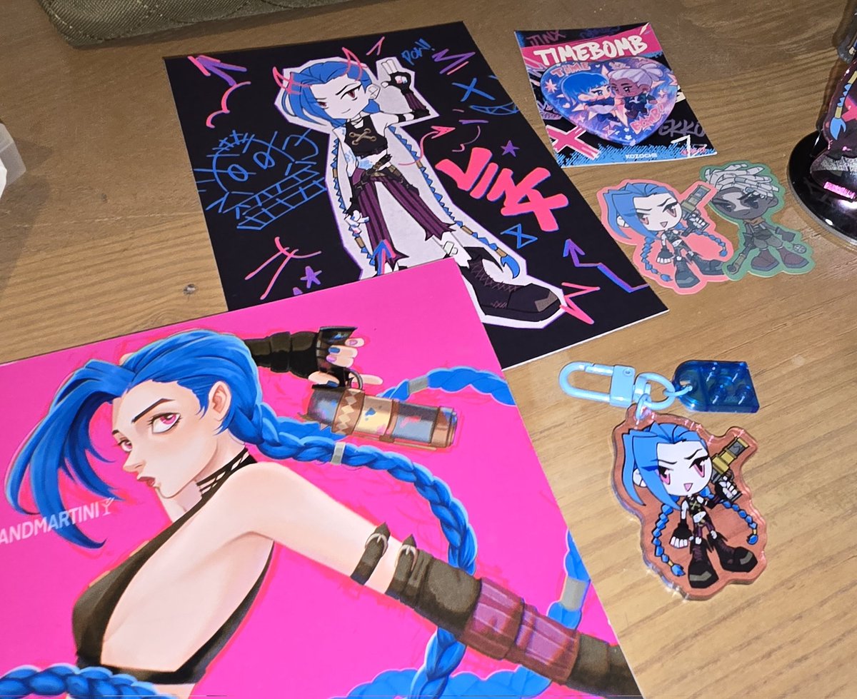 cwncart's tweet photo. — #nabOAdol @cooalounge

hello admin ♟️!! thank you for your cosmatsu pasabuy and also for the ivantill freebies they are saur cute 🥹🫶🏻 my jinx (+timebomb) merch arrived safely hehehe https://t.co/lWV4gkJhyg