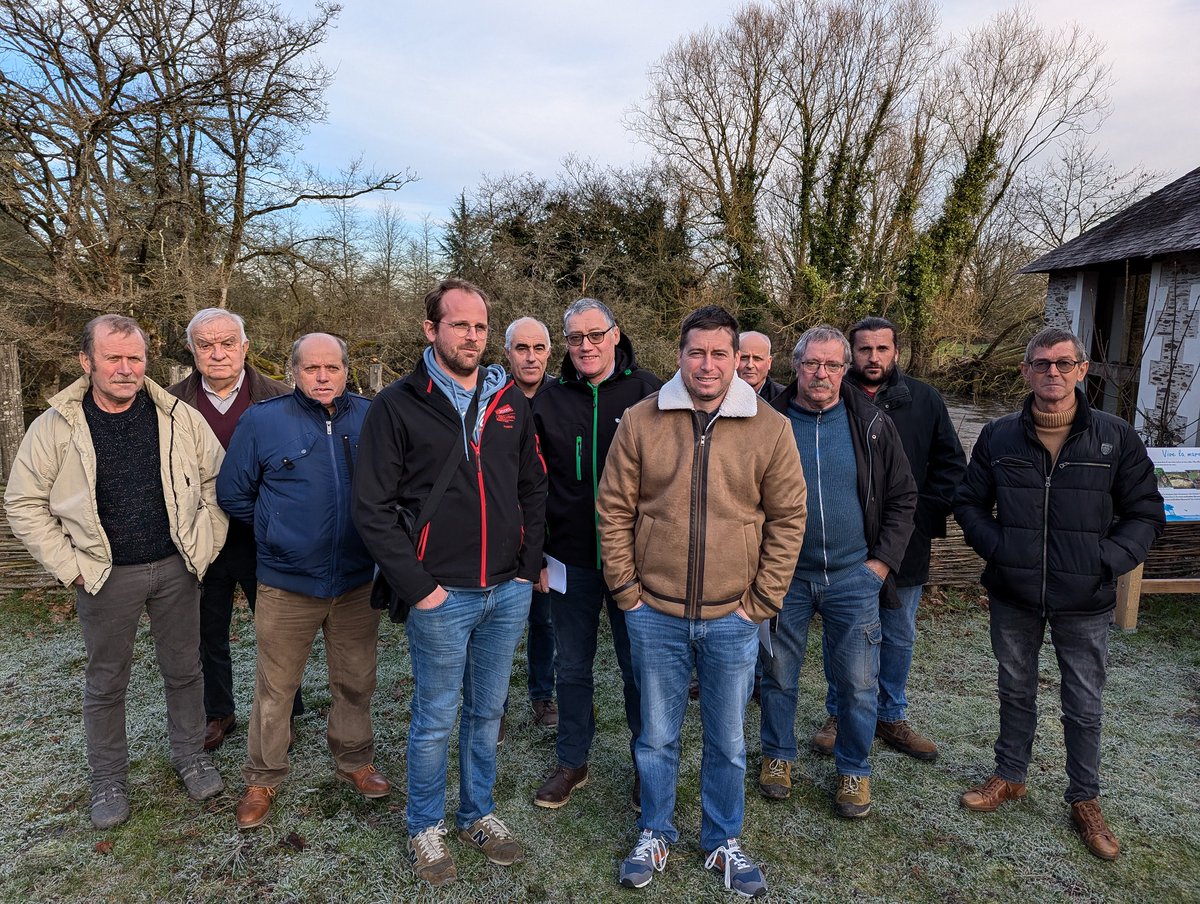 La section dégâts de gibier FDSEA s'est réunie ce matin. Toujours aussi mobilisée pour lutter contre les dégâts de #sangliers, avec un nouveau dossier en Anjou : le #loup !