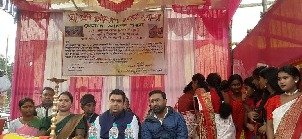 soumen_aitc's tweet photo. আজ মকর সংক্রান্তির পুণ্যলগ্নে পুরুলিয়ার 'বেড়ো খেলাই চন্ডী মেলা'-র শুভ উদ্বোধনের কিছু স্বতঃস্ফূর্ত মুহূর্ত।
.
.
.
#MaaChandi #ChandiMela #Inauguration #Purulia #AITCSoumenBeltharia https://t.co/r3a79LLoSS