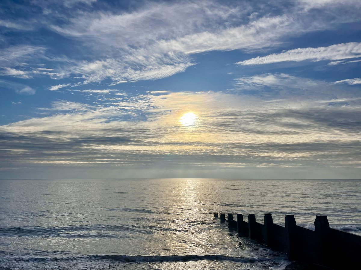 AngelikaHTCG's tweet image. It’s 10o’clock and the sun is breaking through the clouds 🌤️ … 250m in 5c #polarbearchallenge 😎 and I was not alone 🦭🥰 #wildswimming #beachlife #vitaminsea #TuesdayMood ♥️