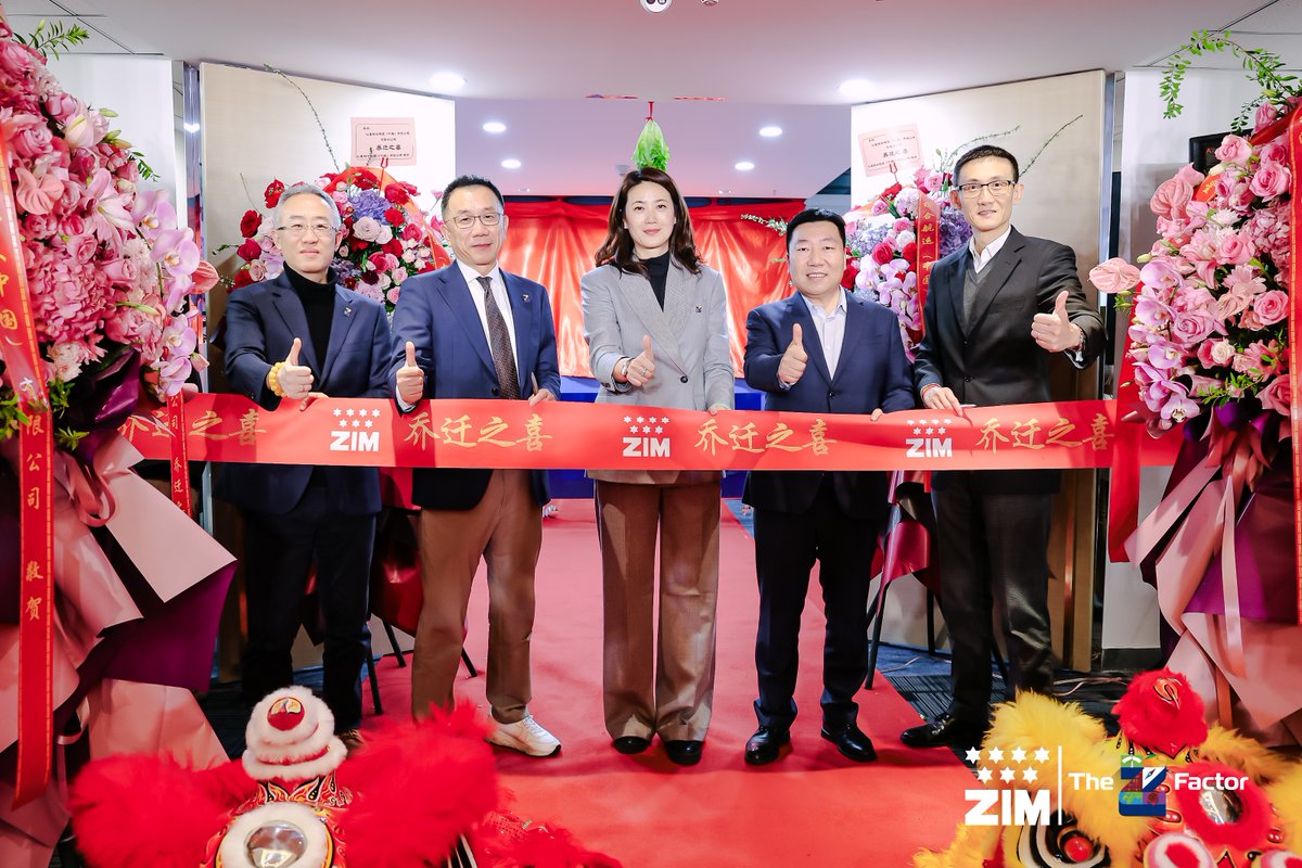 ZimShipping's tweet image. From Tianjin to Xiamen, we gathered with valued customers &amp;amp; teams to reflect on the past year &amp;amp; look ahead. 📍 Both offices also celebrated relocations, with the #ZFactor spirit echoing through new walls!

🌍 Navigate opportunities across China &amp;amp; beyond &amp;gt;&amp;gt; ow.ly/w6rC50UFZXF