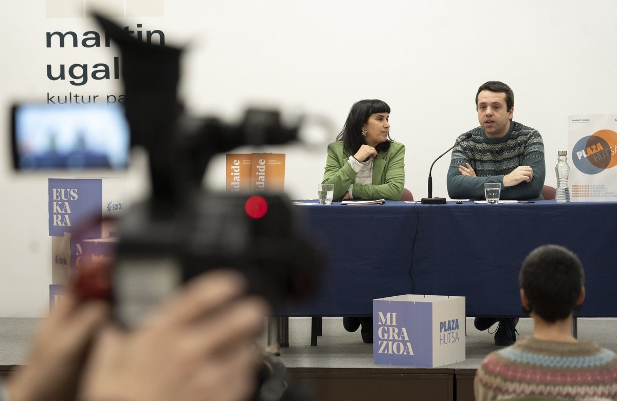 Datozen urteetan immigrazioaren fenomenoari emango diogun erantzunak egingo gaitu herri gisa.

Herri proiektu bateratu bat imajinatu eta erronka kolosalei elkarrekin ekiteko garaia da.

🔲Plaza Hutsa · Otsailak 22 Andoain

✍🏼Eman izena: izenematea.plazahutsa.eus/eu/2025