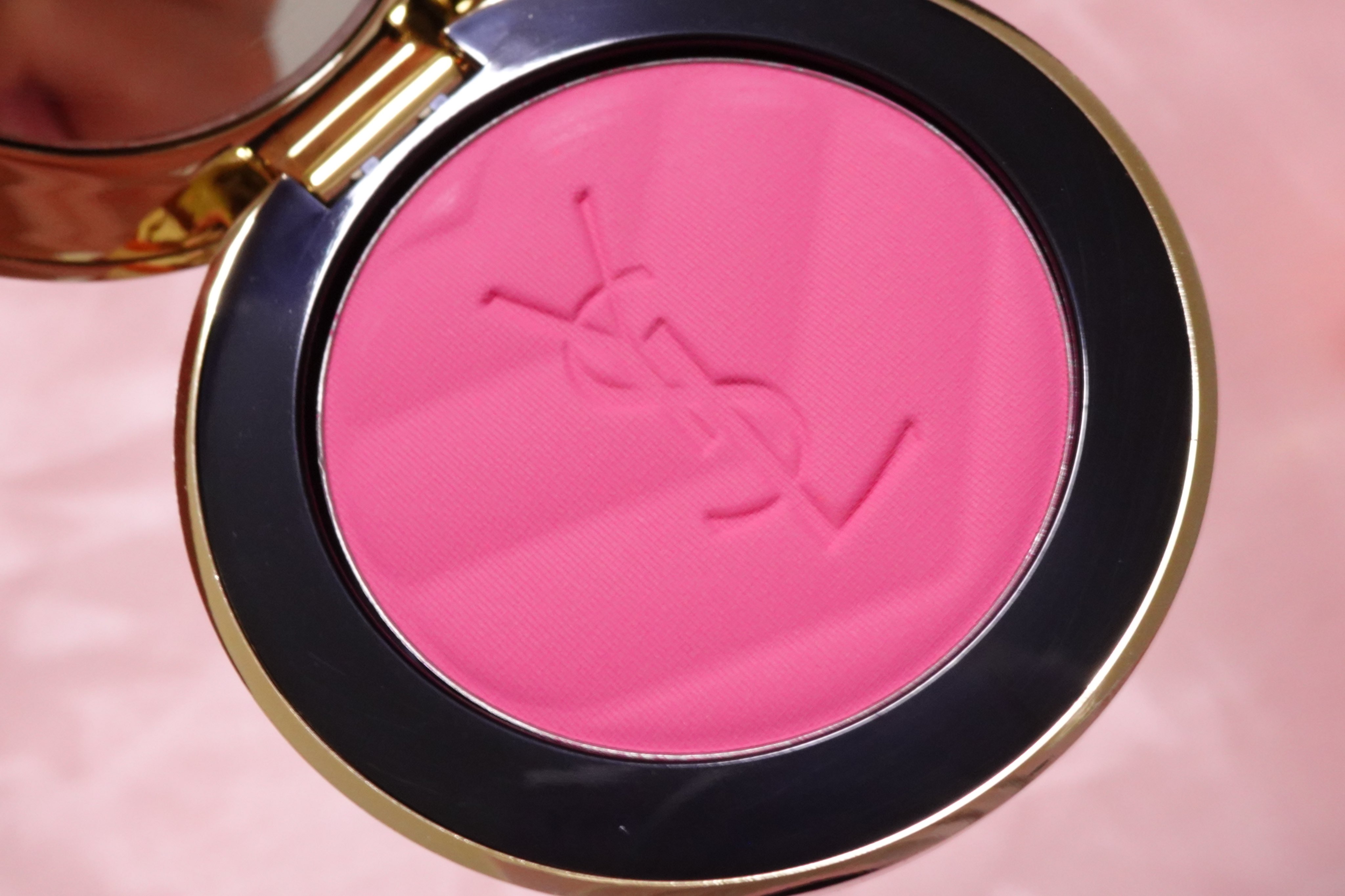 Yves Saint Laurent マルチユースブラッシュ ピンク 6g Yves Saint Laurent マルチユースブラッシュ ピンク 6g Yves