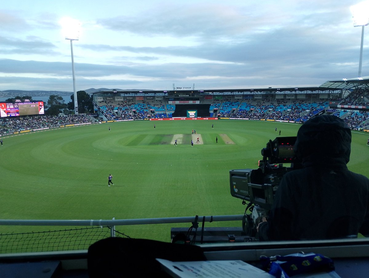 duckybester85's tweet photo. Another night of BBL action with the Hurricanes and Renegades playing tonight. A key game for the home side with a Canes win at minimum securing a top 3 spot.
#scorersview as per below for the @CricketNotchers
(1/3) https://t.co/Yi441QzFEK