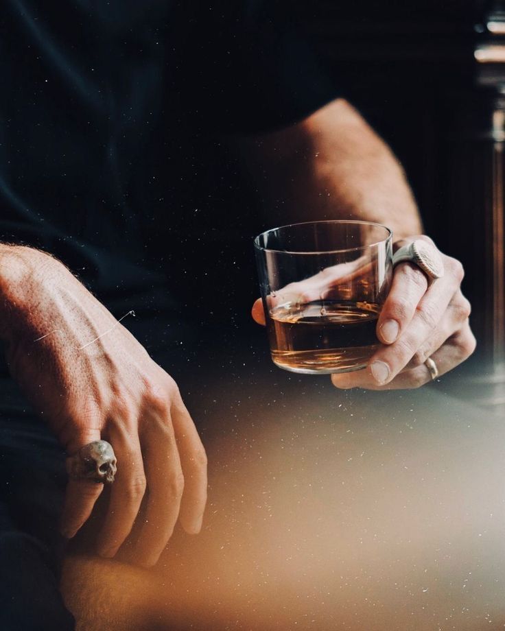 Deathly_Blade's tweet photo. He is sitting at the bar, mindlessly swirling the amber liquid in his glass. It seemed that no one dared to approach him and for once, just for once...

He would have loved some company. https://t.co/Y10ZREeh2D