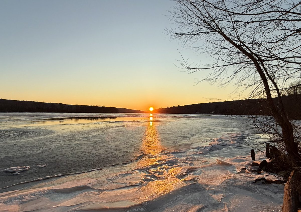 CTRiverhenge #sunrise as the sun aligns with the eastern bend of the #CTRiver in Higganum CT.