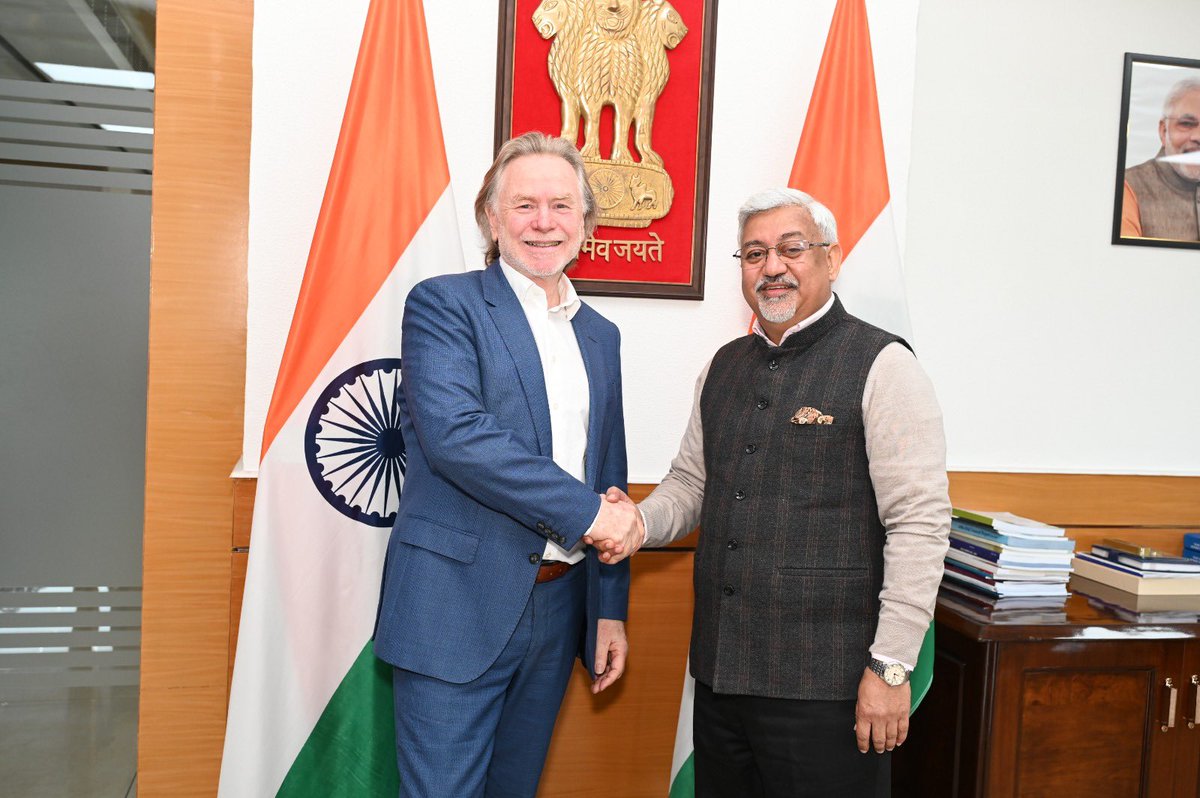 AusHCIndia's tweet image. Good to see my friend Commerce Secretary Barthwal today to talk about our comprehensive #FTA negotiations. 
Did you know? Over the past 5 years 🇮🇳 exports to the world have gone up 35%. That’s pretty good! India's exports to 🇦🇺 have gone up 65%. That’s even better. #CECA 🇦🇺🇮🇳