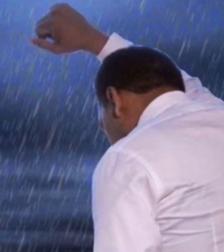 Ketika saya ditahan sama perampok terus saya bilang "ambil apa aja" ternyata si perampok ngambil parfum saya.