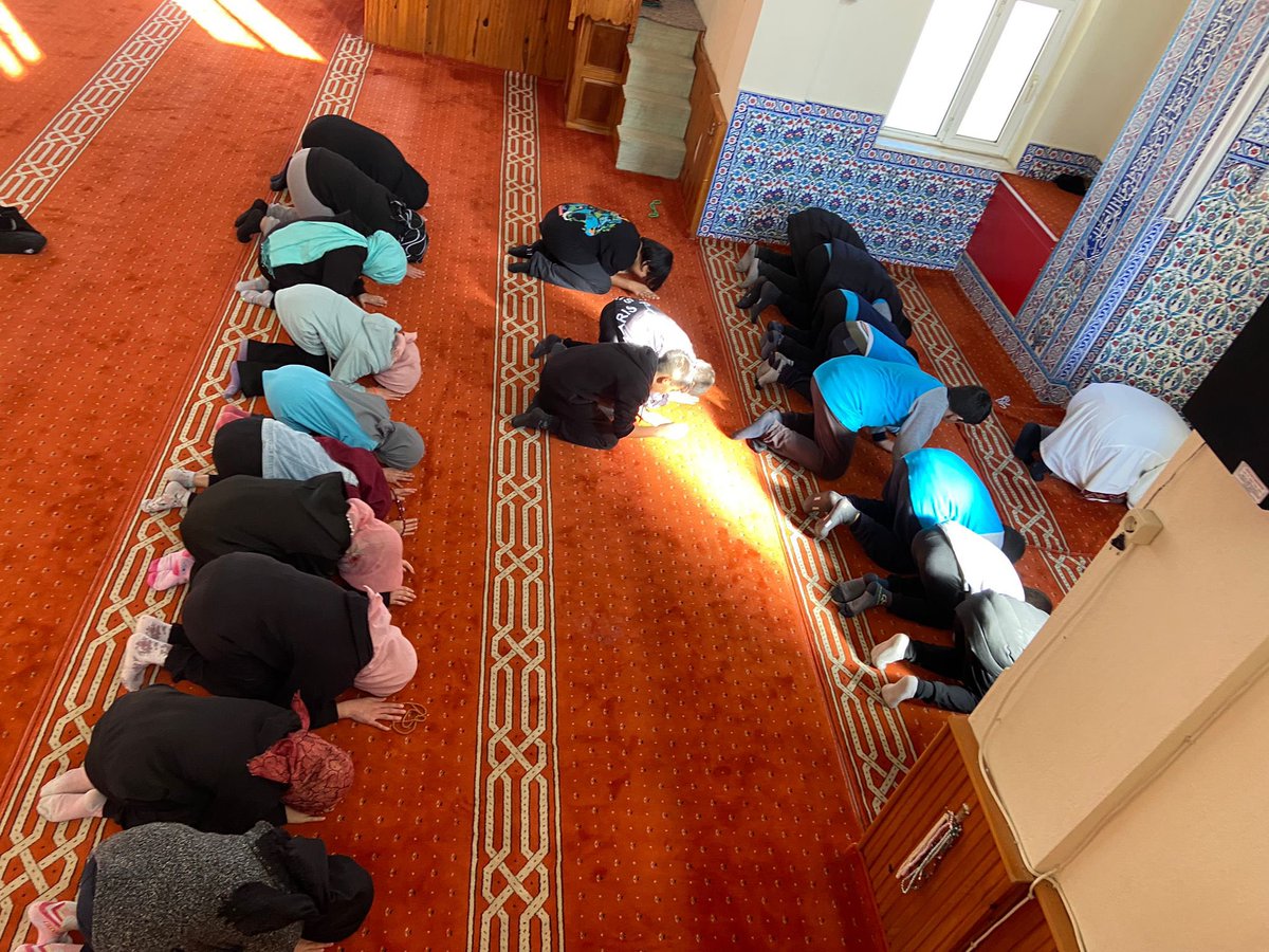 Türkiye Yüzyıllı Maarif Modeli kapsamında  öğretmenimiz <a href="/asmayten20/">Asım Ayten</a> rehberliğinde 6. sınıf öğrencilerimizle namaz ünitesini camide abdest ve namazı uygulamalı olarak gösterdik. “Abdest ve namazı öğreniyoruz” etkinliğini yaptık.
<a href="/denizlimem/">Denizli İl Millî Eğitim Müdürlüğü</a> <a href="/emre_caliskan/">Emre Çalışkan</a> <a href="/kalemem20/">Kale İlçe Milli Eğitim Müdürlüğü</a> <a href="/totak2066/">Nurettin TIKIM</a>