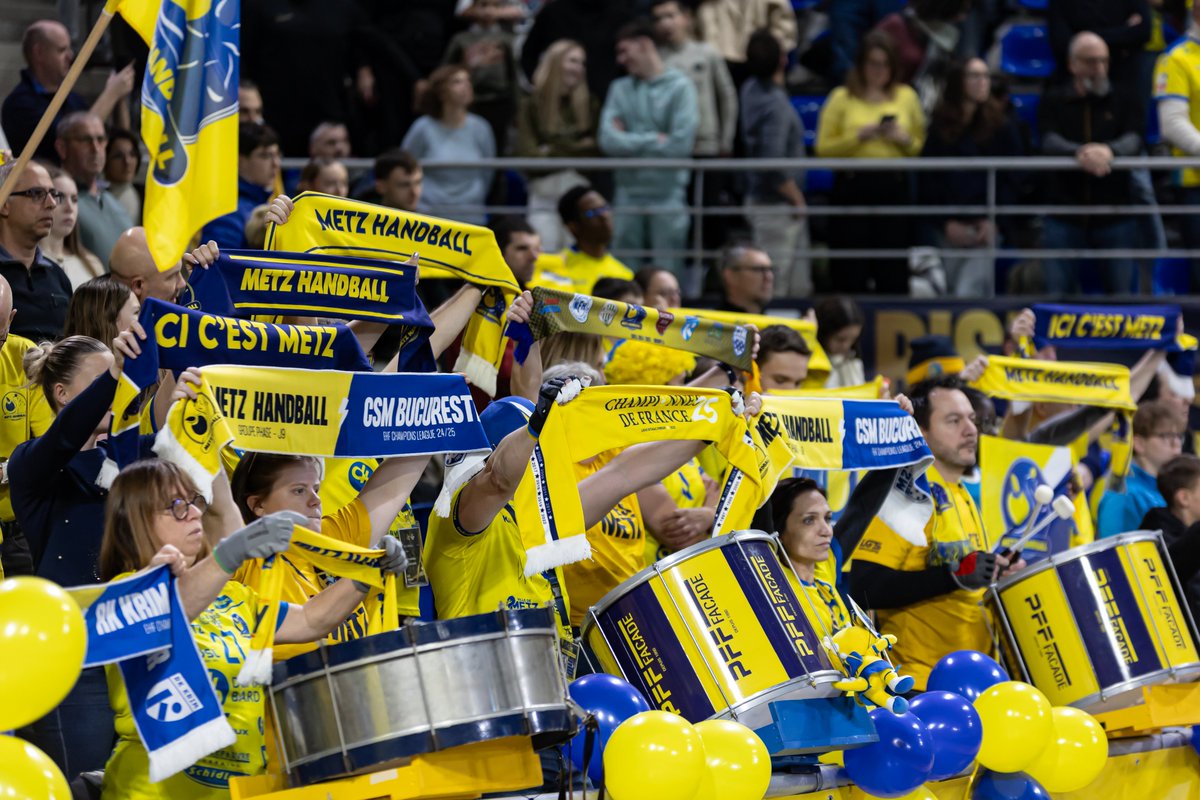 MetzHandball's tweet photo. 𝗜𝗡𝗦𝗜𝗗𝗘 𝗧𝗥𝗜𝗕𝗨𝗡𝗘𝗦 💛
4️⃣9️⃣3️⃣5️⃣ supporters ont donné de la voix derrière les Dragonnes. Merci ! 🙏
#MHBCSM #EHFCL https://t.co/ybrdsapLWm