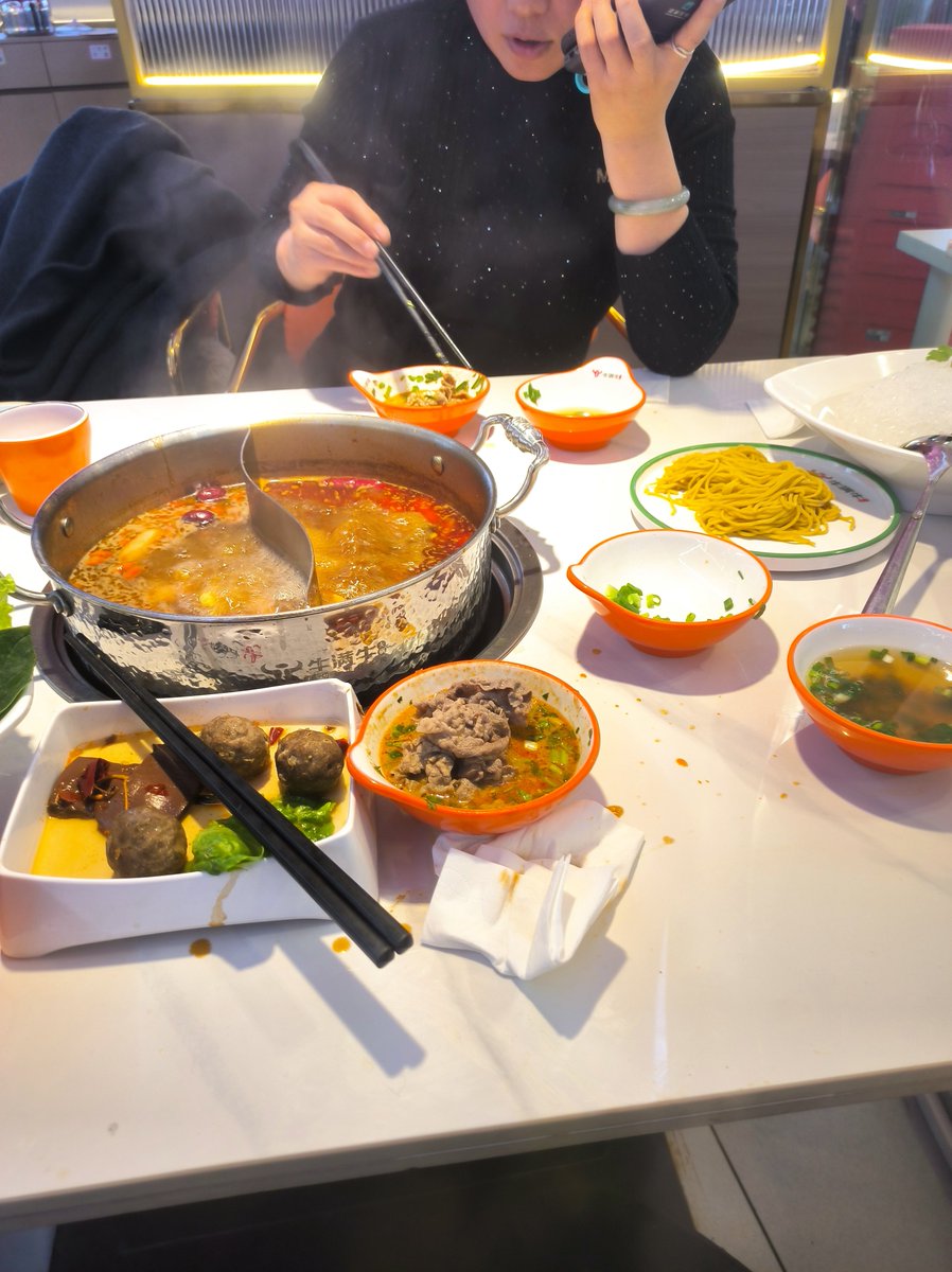 0359有人认识这地方不，吃个火锅，看个电影，然后。。。。。请补充描述