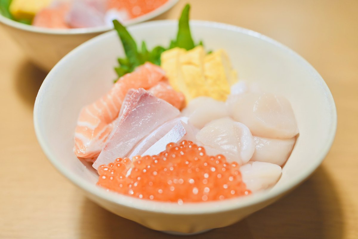 3_sheep__'s tweet photo. ふるさと納税でいただいたほたてといくら、あとスーパーで買ってきたお刺身で海鮮丼🐟ほたてが肉厚で甘くて柔らかくて美味しかった😋 https://t.co/BHnm90Ha0d