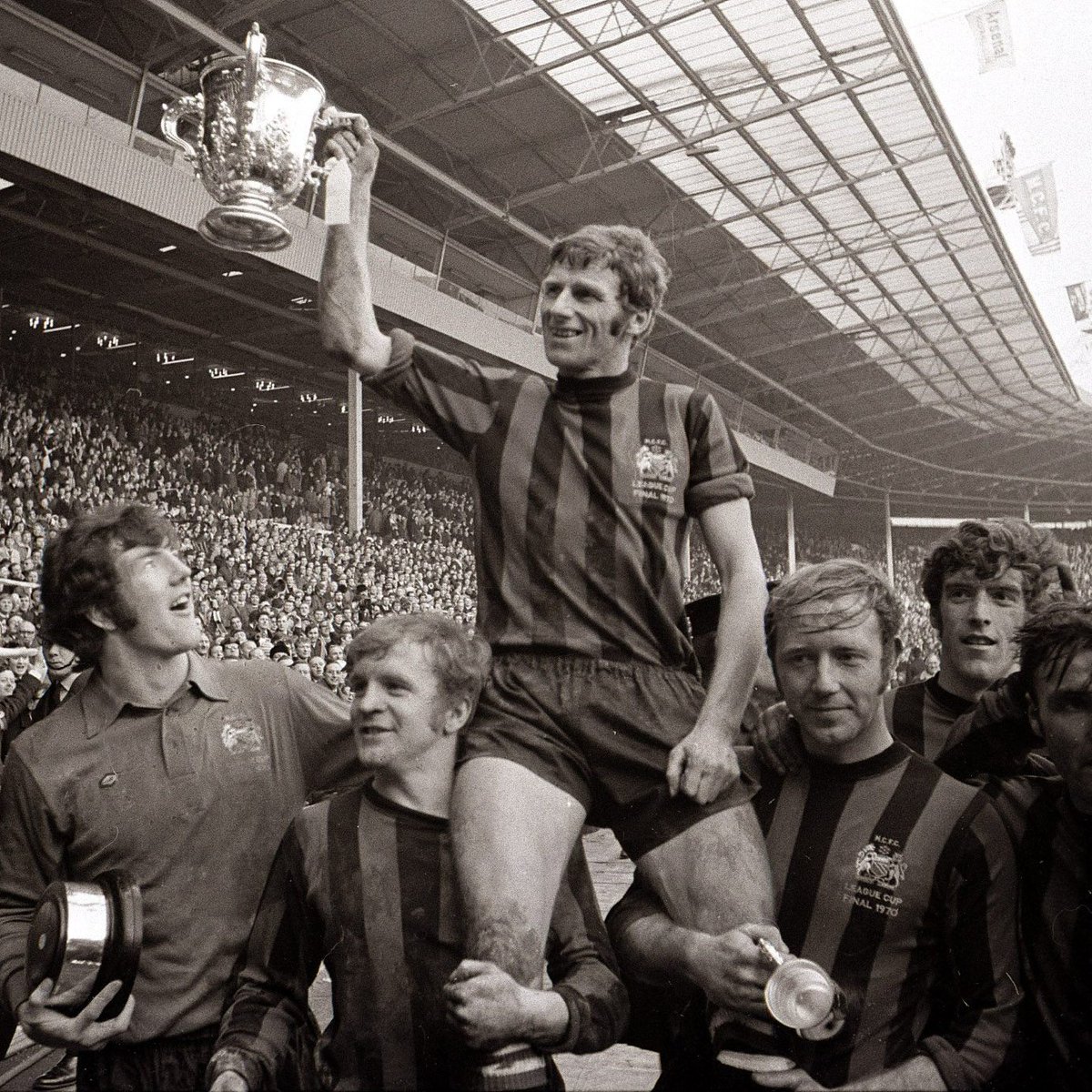 MauriceK1421's tweet photo. Sad news to hear of the passing of an absolute #MCFC legend - former player, captain and manager, #TonyBook at the age of 90.
Such a huge part of our history and success back in the 60's and 70's @simongreeney @Simon_Whale @neilgiller @JeremyPalmer7 @MatthewFine0 @Paulj112449 @drivemanpaul @AntonyBellis
