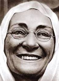 Sen bir evlat getirdin dünyaya, O bize bir ülke armağan etti...

Ölümünün 102. yılında saygı ile anıyorum. 🙏

Huzur içinde uyu Zübeyde Ana🙏

#Zübeydehanım