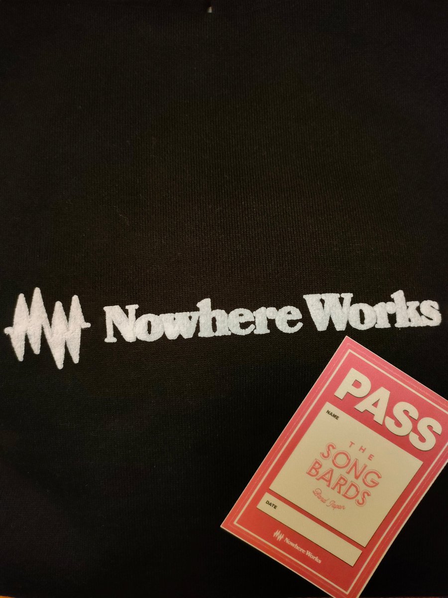 Spitz120721ards's tweet photo. パーカー届いた!🙌🏻
これでわたしもチームNowhere Works
きれーいに平べったく畳んである
パーカーと思えない平べったさ
ゆっくり開いて畳み方覚えよう
#NowhereWorks
#TheSongbards https://t.co/e2KpVqyrg8