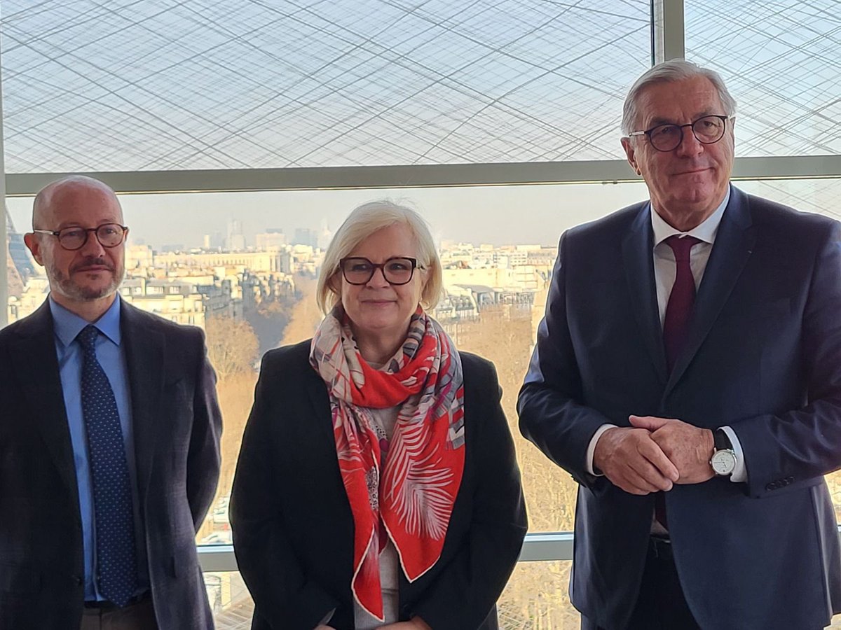 CaVautrin's tweet image. Je me suis entretenue ce matin avec le Président @Sauvadet ainsi que Jean-Luc Gleyze et @pierre_bedier, représentants de @ADepartementsF, pour faire un état des lieux des sujets que nous partageons en matière de politiques sociales.

Je connais les difficultés et l’engagement…