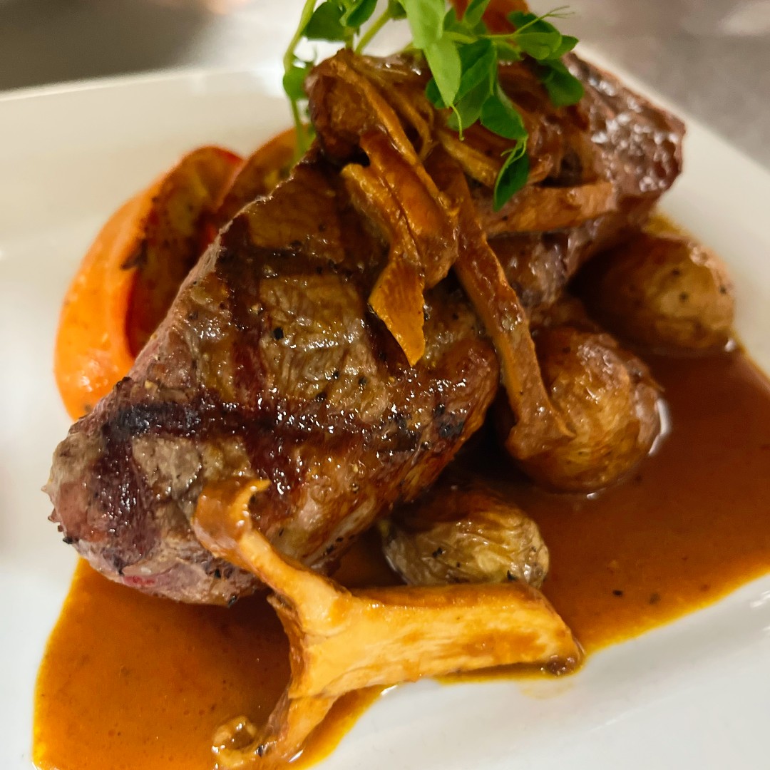 MangelosCLE's tweet photo. Skip the kitchen this week and let Michaelangelo's bring the flavors of Italy to your table with our Family-Style To-Go Meal! Comfort food made easy.
π Pickup details: https://t.co/npsntCJ7Cb
#ItalianFood #FamilyStyle #ToGoMeals https://t.co/n2YxVp3mjN